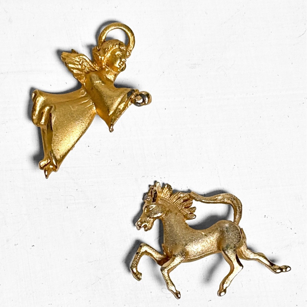 VTG Gold Tone Angel and Prancing Horse Brooch Pin Set USA Angel Marked RR